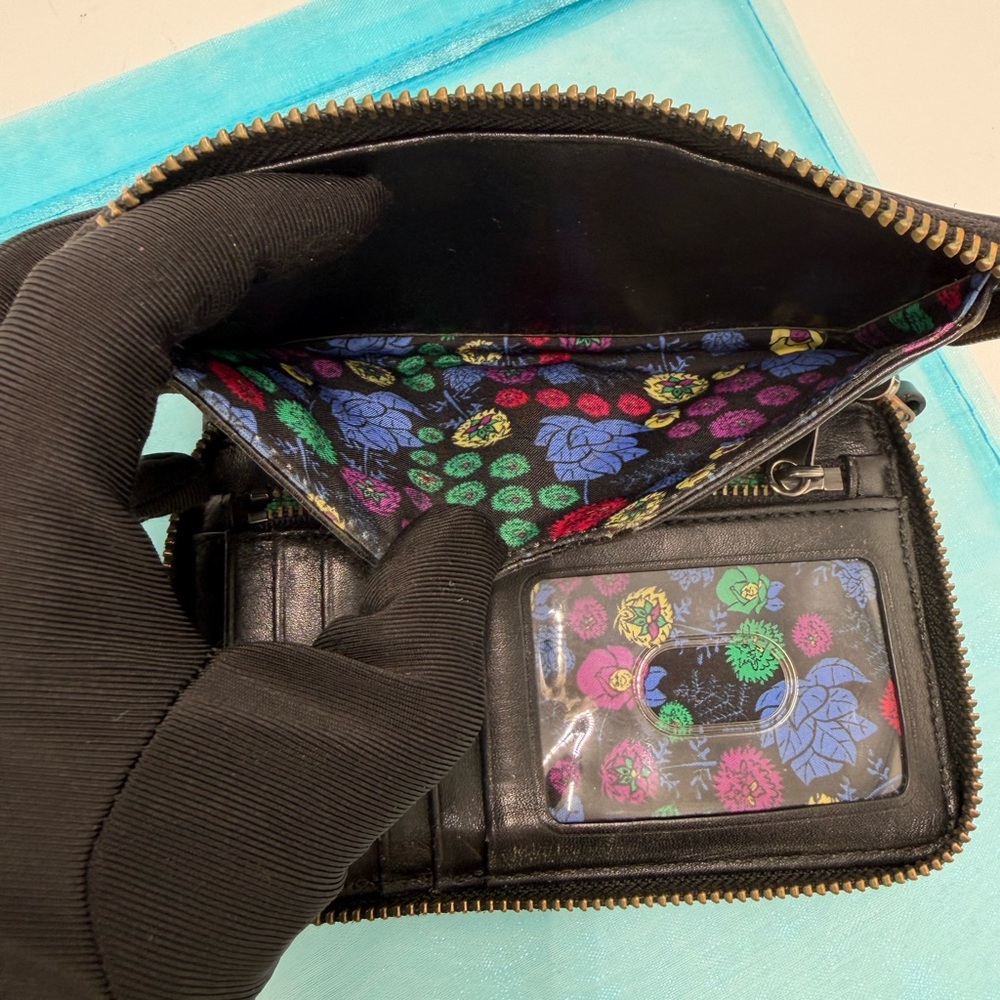 Marc by Marc Jacobs x Disney “I am not like other girls” Black Leather Wristlet - Picture 5 of 9